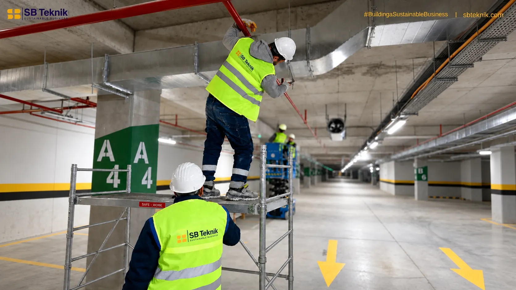 SB Teknik ekibi otoparkta iskele üzerinde tesisat çalışması yaparken